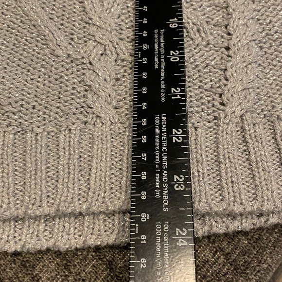 Soho Women's Gray Cable Knit Sweater. Size L. Sparkly with silver threads. - Picture 10 of 13